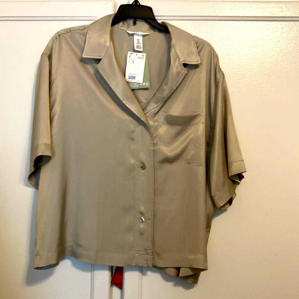 H&M satin blouse light green color size M